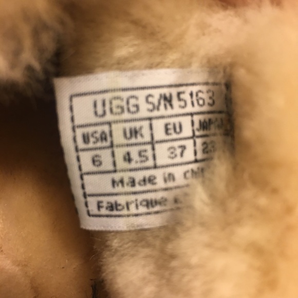 UGG WOMAN BOOTS SIZE 6 - Picture 2 of 3